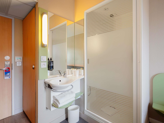 Bathroom 4, ibis budget Manosque Cadarache, Alpes-de-Haute-Provence