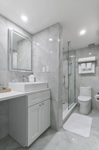 Bathroom 5, Ocean Sky Hotel and Resort, Broward