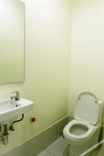 Bathroom, The CityFlats Amorsolo, Makati City