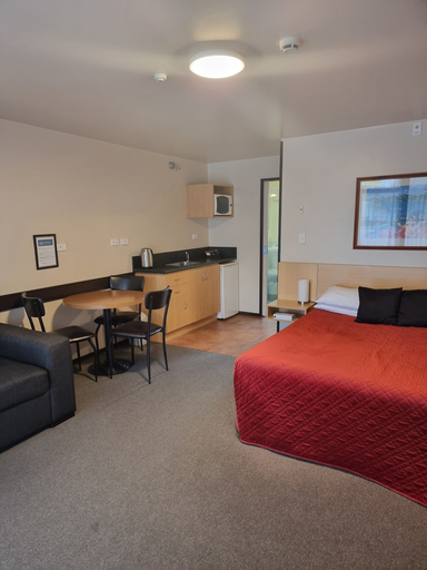 Bedroom 2, Broadway Motel, Marlborough