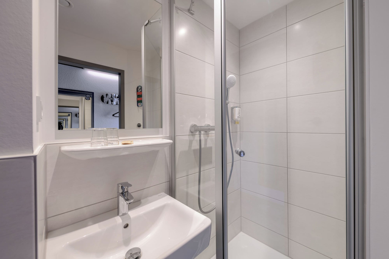 Bathroom 5, Felix Hotel Darmstadt, Darmstadt
