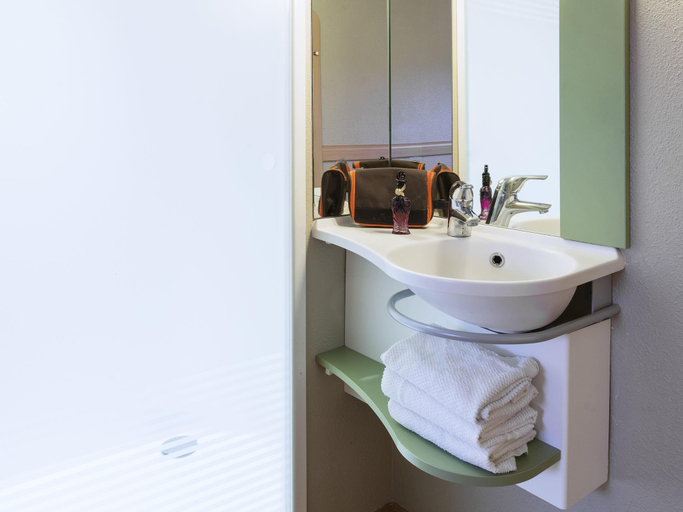 Bathroom 5, ibis budget Cabourg Dives Sur Mer, Calvados
