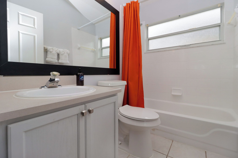 Bathroom 4, Honey Pot Villa 4 Bedroom, Osceola