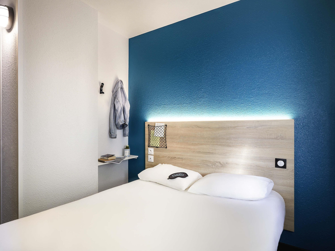 Bedroom 4, hotelF1 Avranches Baie du Mont Saint Michel, Manche