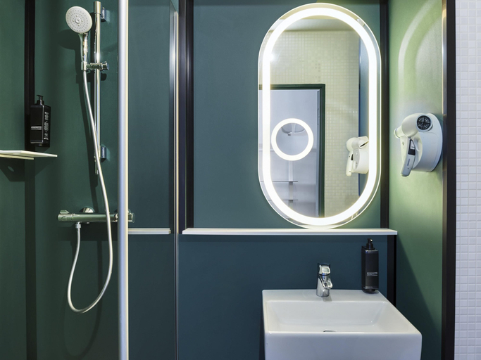 Bathroom 4, ibis Clamart Paris Vélizy, Hauts-de-Seine