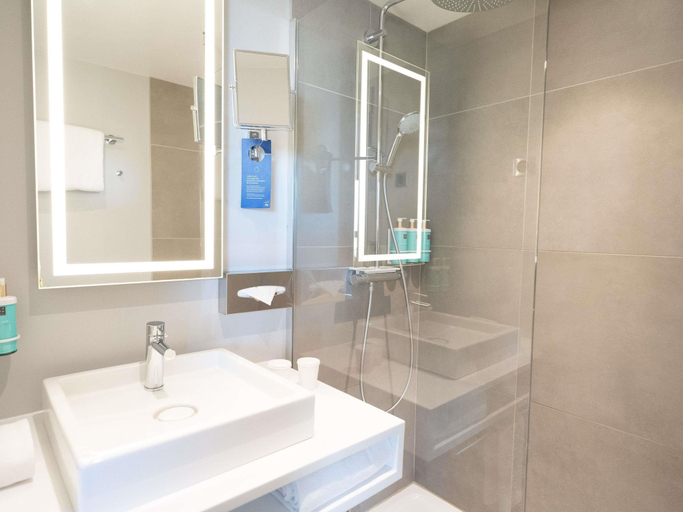 Bathroom 5, Novotel Angers Centre Gare, Maine-et-Loire