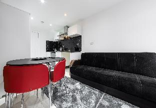 Others 5, Whitechapel Grand, London