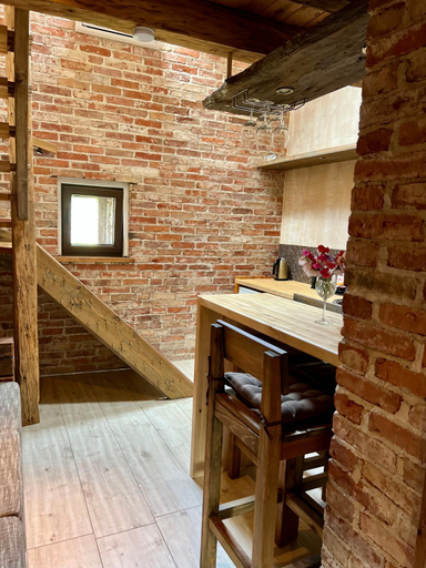 Others 5, Kapteinis Akis apartamenti, Liepaja
