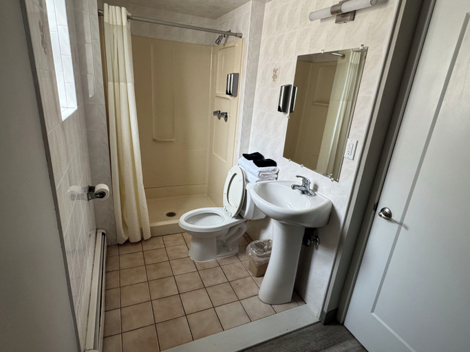 Bathroom 3, Belleville Motor Lodge, Essex