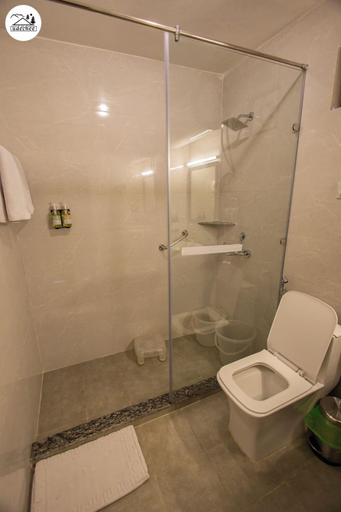 Bathroom 4, Udechee Huts Hotel, Kangra