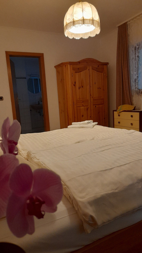 Bedroom 2, Haus Barnabas im Engel - Gasthaus Engel, Lörrach