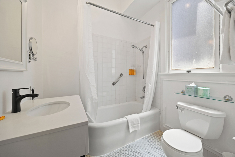 Bathroom 5, The Andrews Hotel, San Francisco