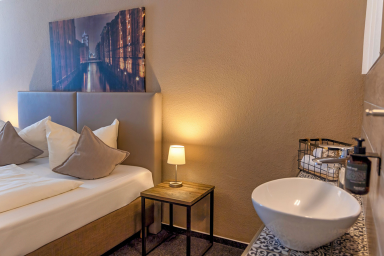 Bedroom 3, Auto-Parkhotel, Hamburg