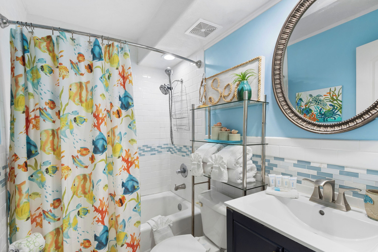 Bathroom 4, Salt and Light Surf & Racquet 204B, Baldwin