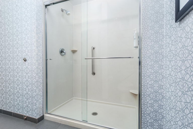 Bathroom 4, Hampton Inn Akron-South, Summit