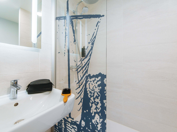 Bathroom 3, ibis Styles Ancenis Centre, Loire-Atlantique