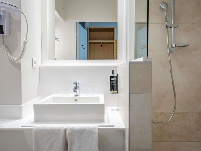 Bathroom 4, ibis Styles Biarritz Plage (Ouverture mai 2024), Pyrénées-Atlantiques