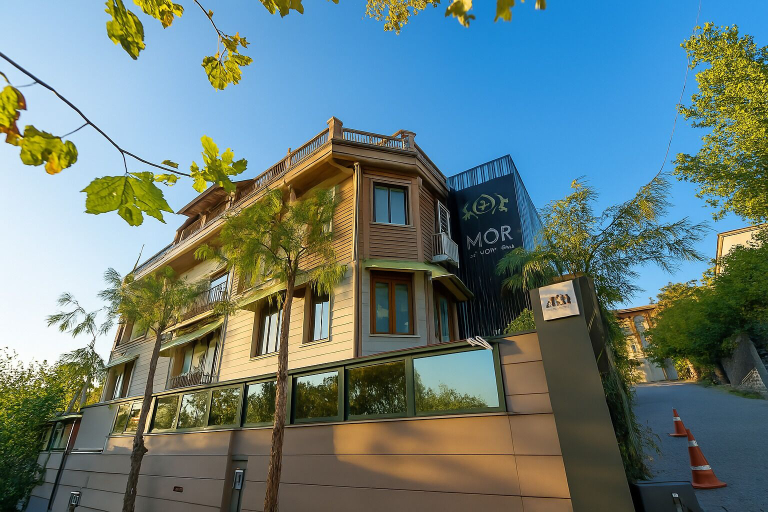 Exterior & Views