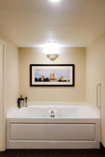 Bathroom 3, Comfort Inn & Suites Event Center, Polk
