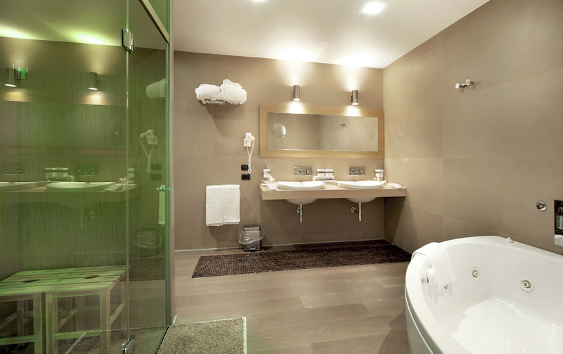 Bathroom 4, Mediterraneo Palace Hotel, Ragusa