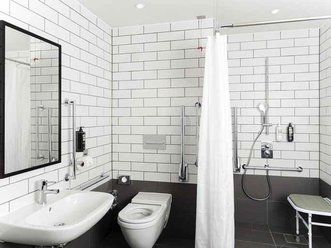 Bathroom 4, ibis Bridgwater, Somerset