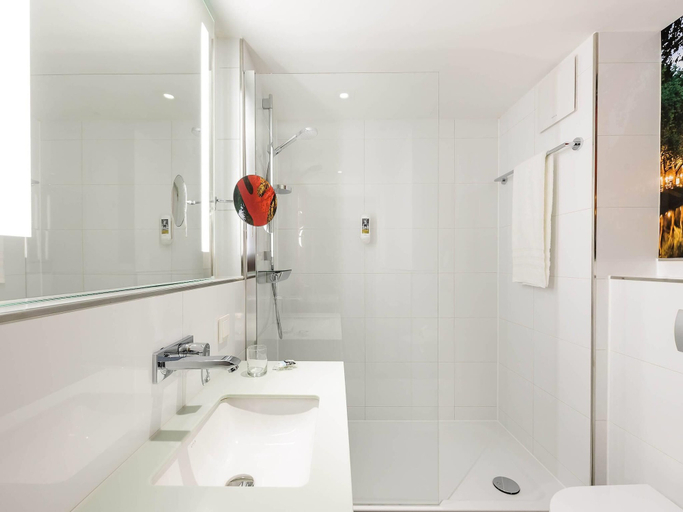 Bathroom 5, Mercure Hotel Duesseldorf Zentrum, Düsseldorf