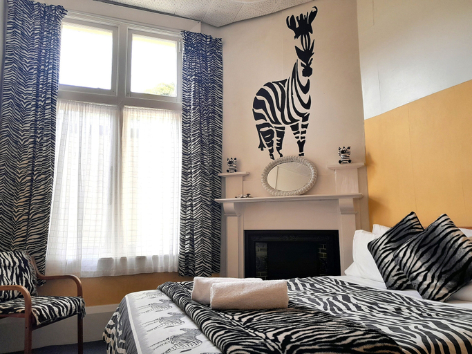 Bedroom 3, Noah's Ark Flashpacker, Grey