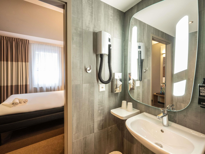 Bathroom 4, ibis Genève Centre Lac, Genève