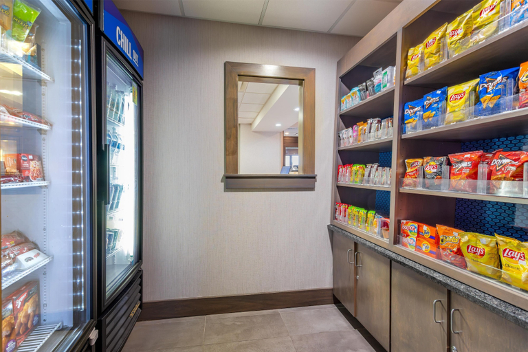 Food & Drinks 5, Hampton Inn Akron-South, Summit