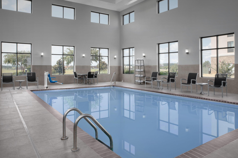 Sport & Beauty 5, Hampton Inn & Suites Tupelo/Barnes Crossing, Lee