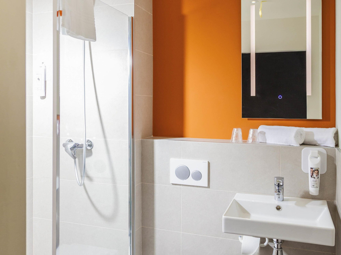 Bathroom 5, Ibis budget Huerta De Murcia, Murcia