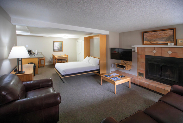 Bedroom 2, Panorama Vacation Retreat at Horsethief Lodge, East Kootenay