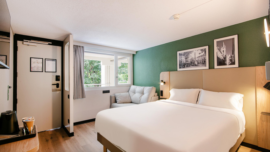 Bedroom 4, Campanile Aix en Provence - Pont de l'Arc, Bouches-du-Rhône