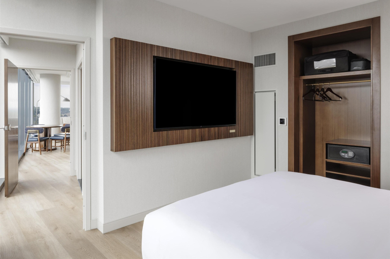 Bedroom 3, Hilton Arlington Rosslyn The Key, Arlington