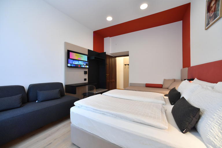 Bedroom 2, House of Bruno - Only self check-in, Trento