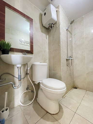 Bathroom 5, High Livin Apartment Asia Afrika, Bandung
