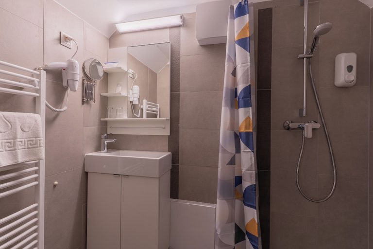 Bathroom 4, Klebelsberg Kastély, Budapesti
