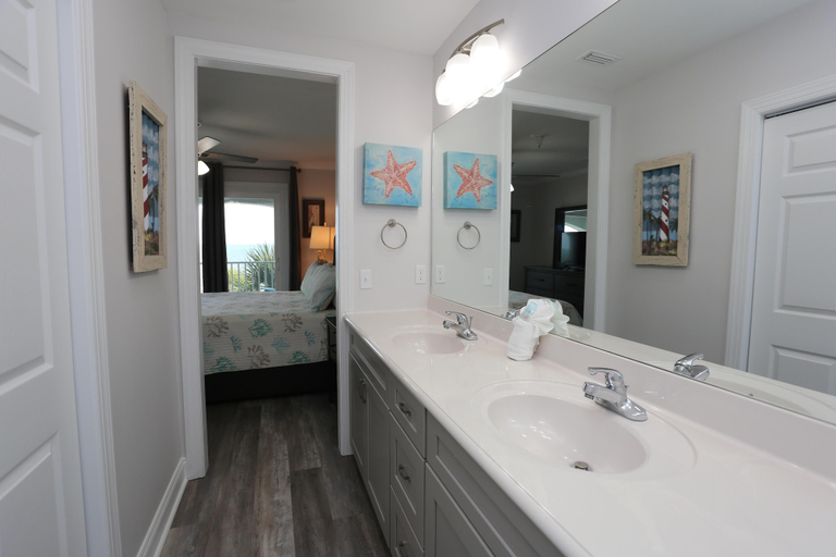 Bathroom 4, Beach Destiny, Bay