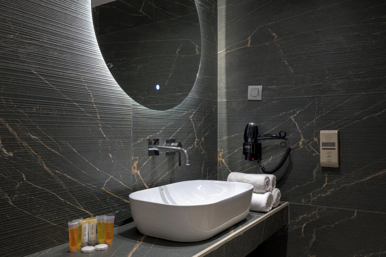 Bathroom 5, Avra Beach Resort Hotel & Bungalows - All Inclusive, South Aegean