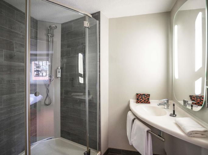 Bathroom 4, ibis Toulouse Ponts Jumeaux, Haute-Garonne