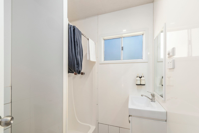 Bathroom 4, Ingenia Holidays Eden Beachfront, Bega Valley