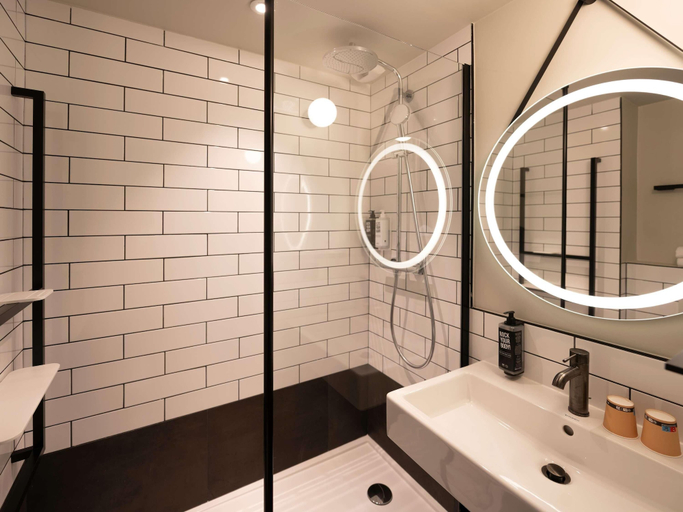 Bathroom 4, ibis Paris Gare de Lyon Diderot 12th, Paris
