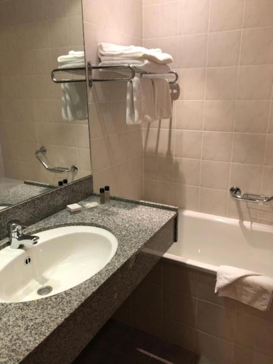 Bathroom 4, Maldron Hotel Newlands Cross, Dublin