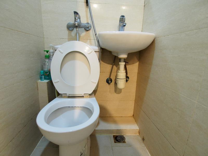 Bathroom 2, Lam Shan - Pakho Hostel, Kowloon