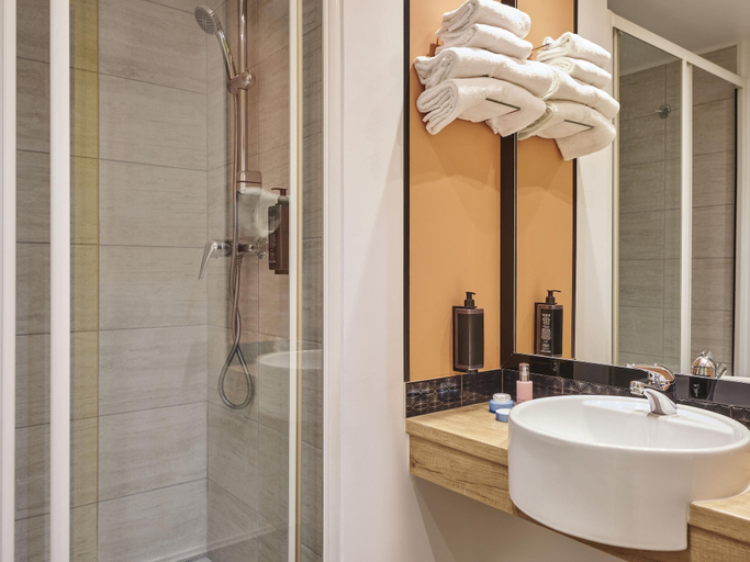 Bathroom 5, Ibis Styles Paris Gennevilliers, Hauts-de-Seine