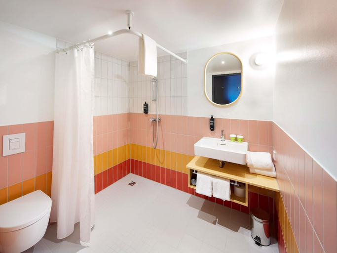Bathroom 4, Ibis Styles Bayreuth, Bayreuth