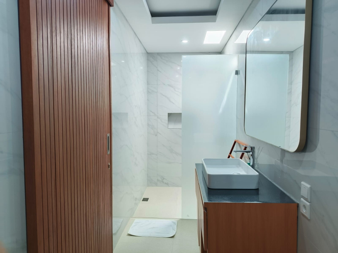 Bathroom 5, Rumah Kodel 4, Denpasar