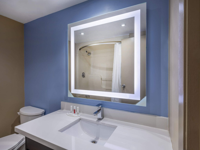 Bathroom 4, Super 8 by Wyndham Toronto East ON, Toronto
