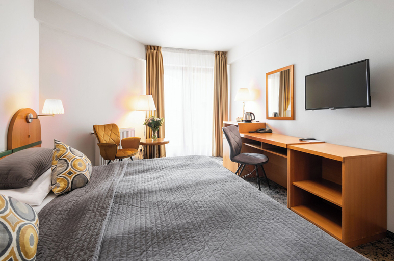 Bedroom 2, Hotel Troja, Praha 8