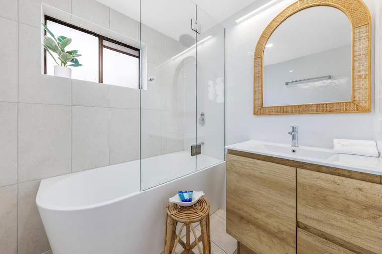 Bathroom 4, Kalua Holiday Apartments, Maroochy - Maroochydore